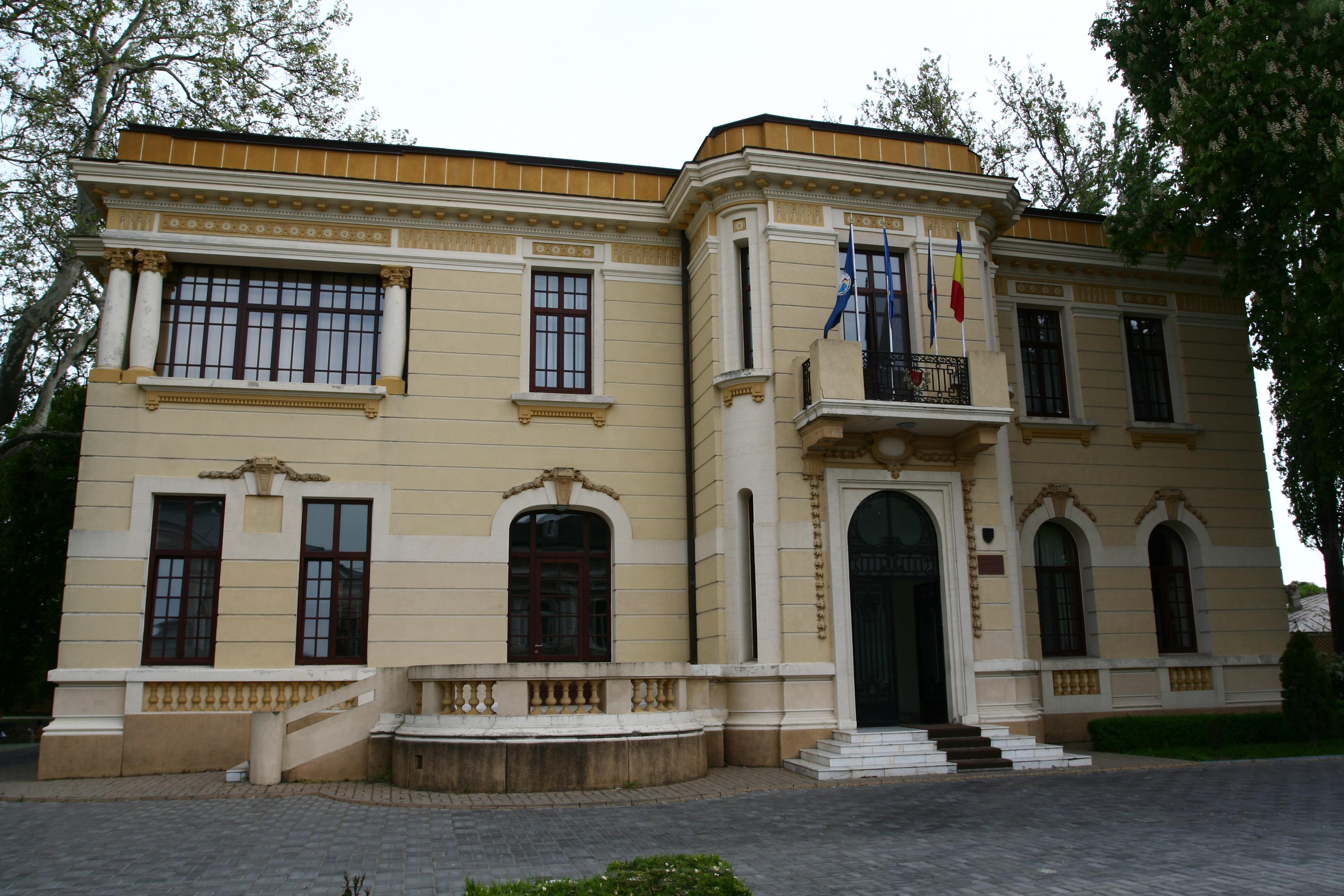 Un angajat al CJ, pus la plată de Camera de Conturi