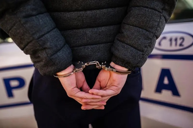Gălăţeni urmăriți internațional, aduși în țară