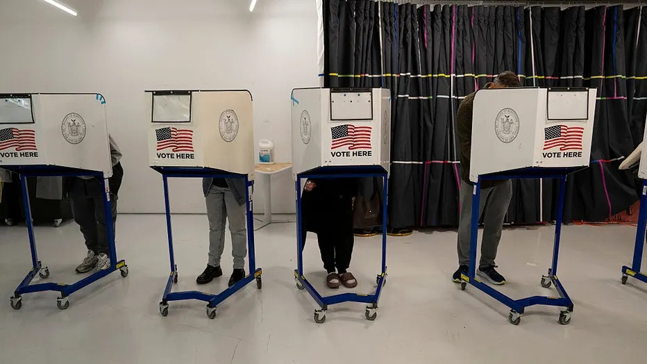 Voturi cruciale în cinci state americane