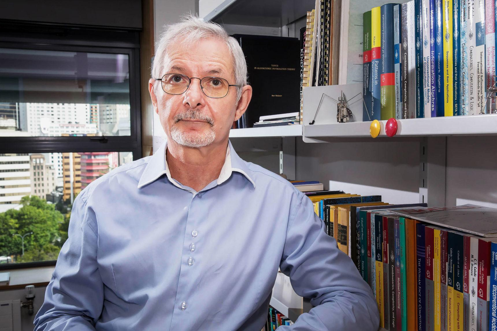 Profesorul Cristian Calude se întoarce la ”Alecsandri”!