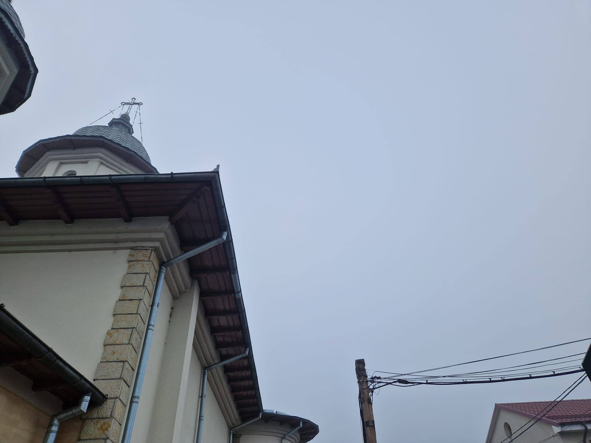 Ninsorile ușoare se vor transforma în lapoviță și ploaie