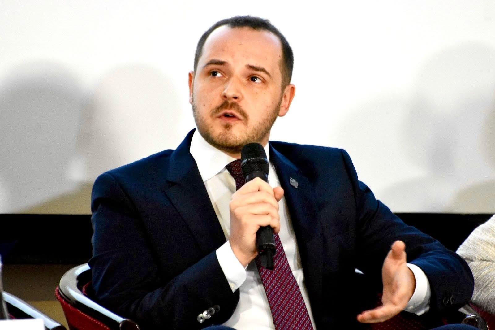 Rogobete anunță reforme în unităţile sanitare, nu tăieri salariale