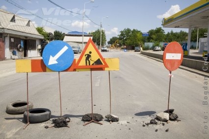 Cine-a pus stopul în drum?  
