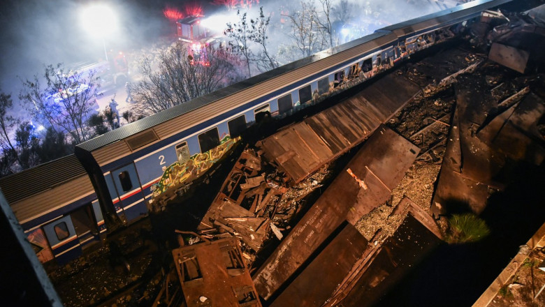 Coliziune frontală între două trenuri, în Grecia