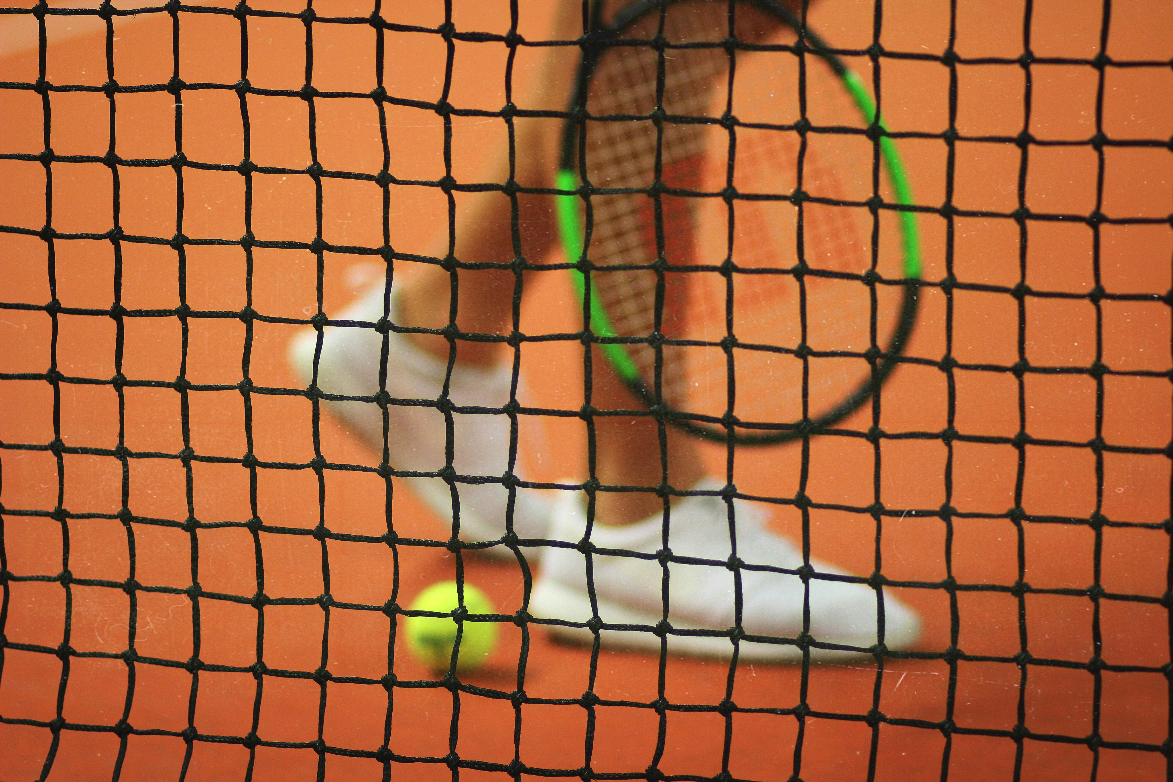 "Sportul pentru toţi". Competiție de tenis la Clubul Dacia