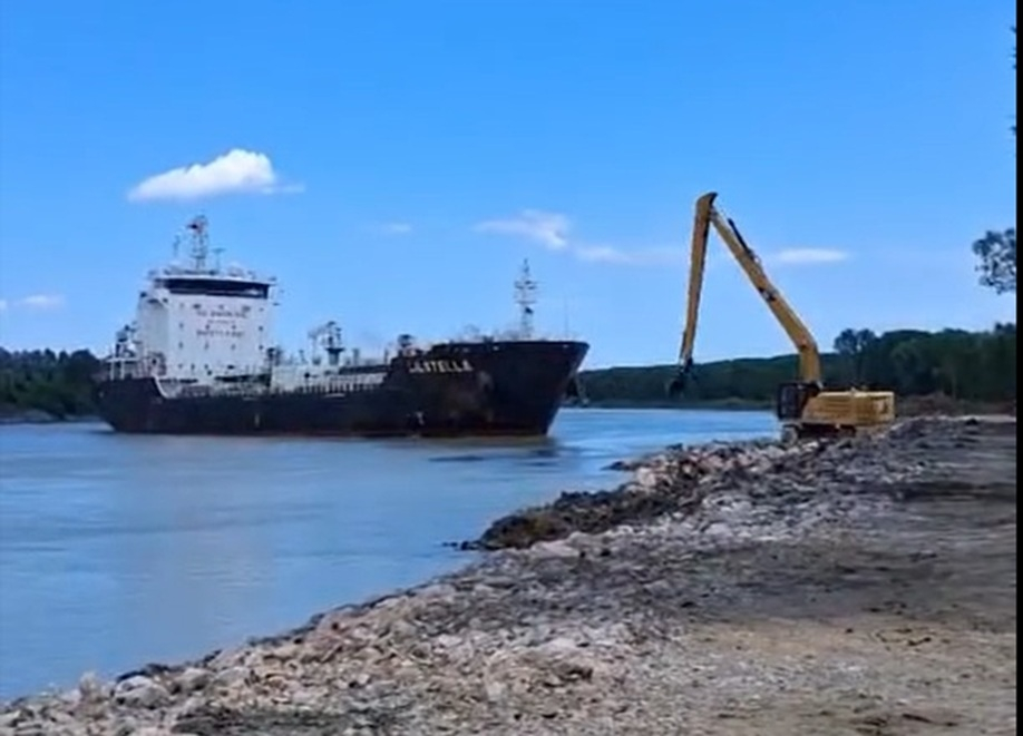 Canalul Sulina, blocat temporar de o navă care venea spre Galați