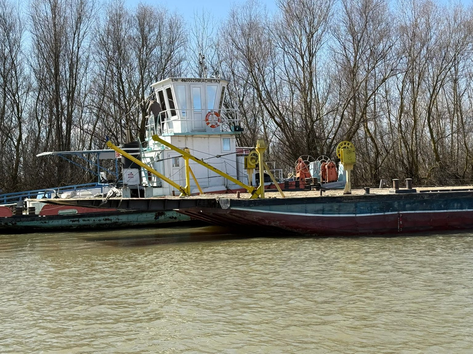 Barcă scufundată după un impact pe Canalul Sulina