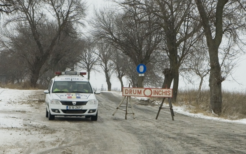 17 drumuri judeţene sunt blocate şi duminică