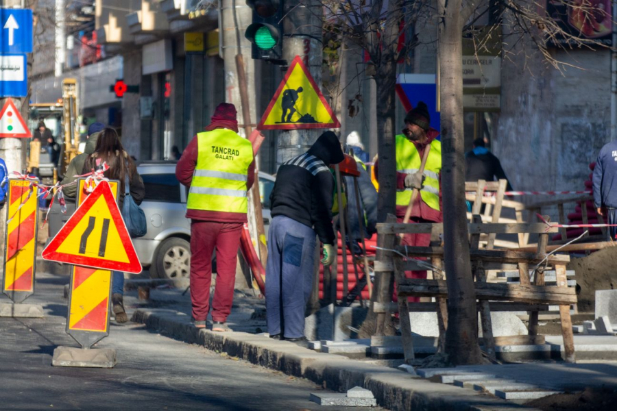Paznicii și necalificații, cei mai căutați în Galați
